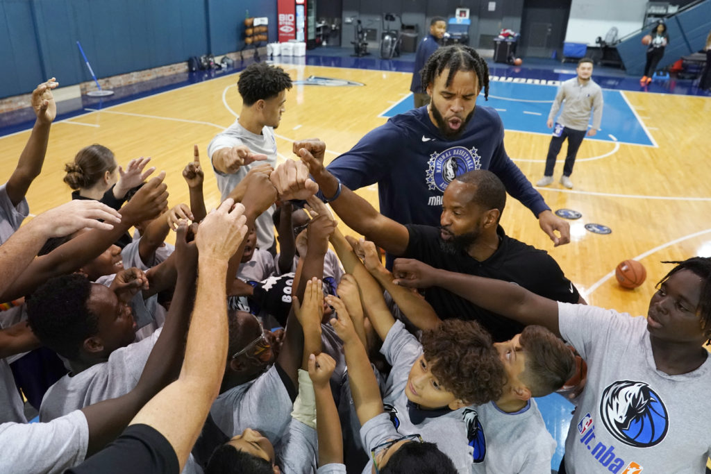 In Photos Mavs Josh Green Javale Mcgee Host Jr Nba Clinic In