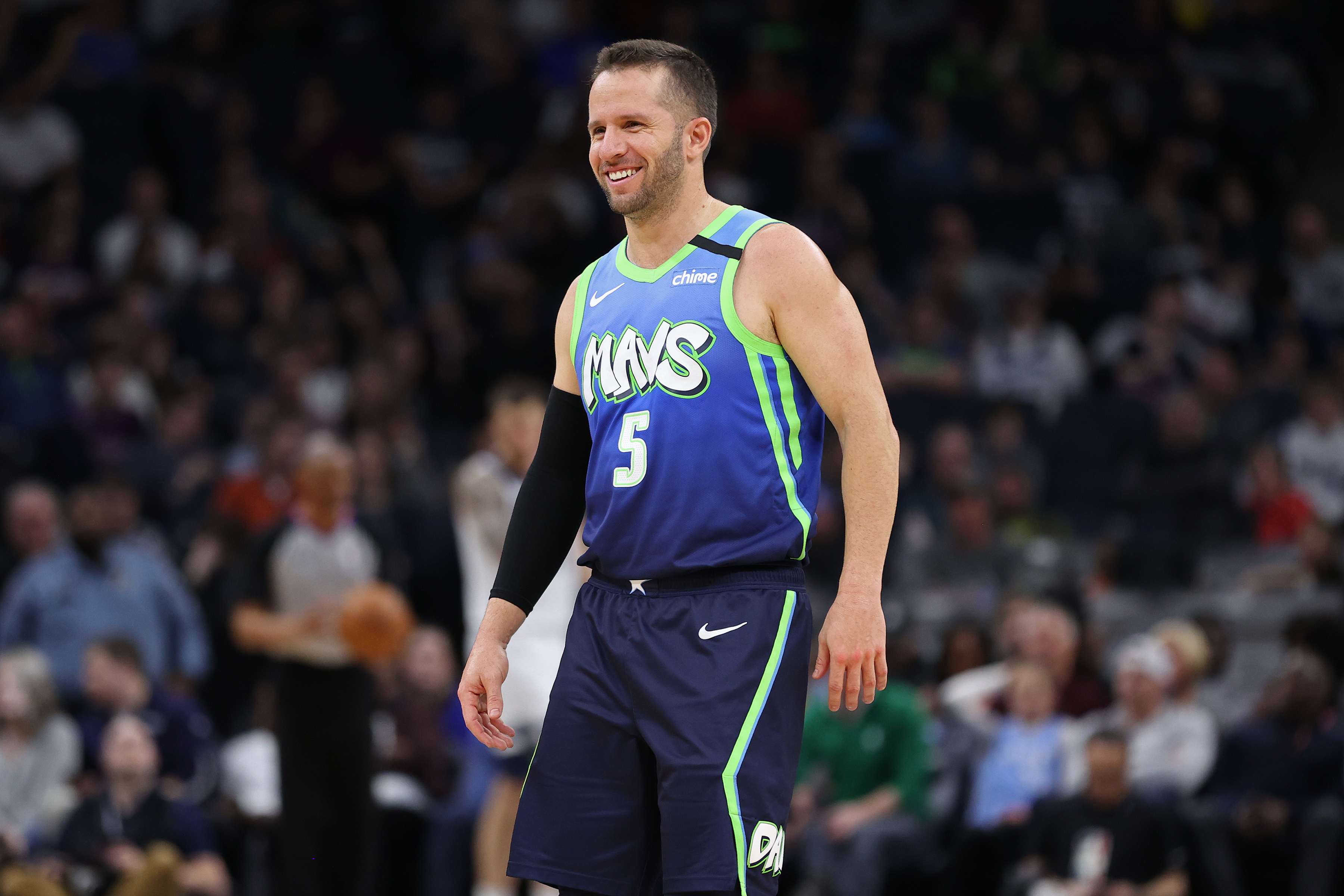 Mavs PR on X: The Dallas Mavericks have re-signed guard J.J. Barea. Barea  appeared in 29 games for Dallas last season, averaging 7.7 PPG, 1.8 RPG and  3.9 APG.  / X