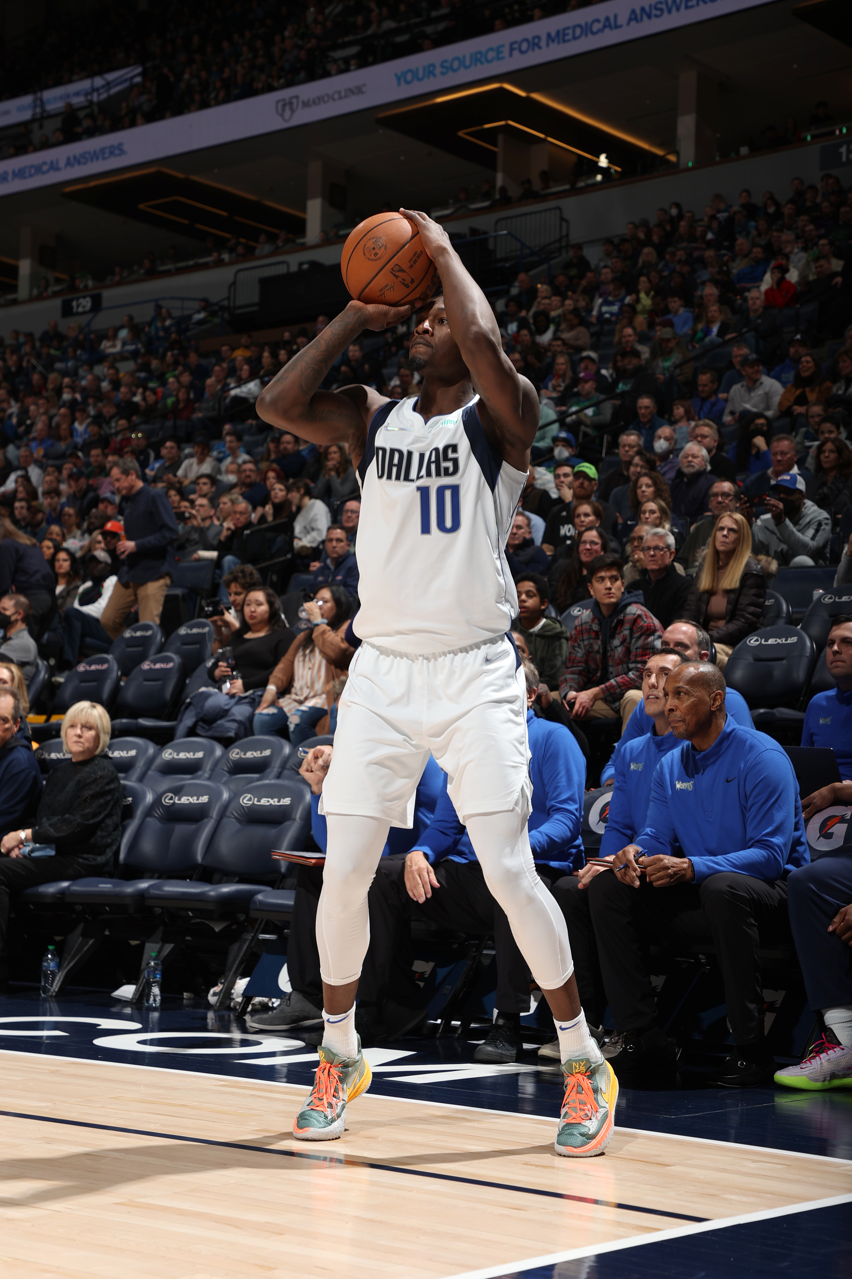 Dallas Mavericks, Dorian Finney-Smith Seek Faster Start to Season: 'That's  What We're Working For' - Sports Illustrated Dallas Mavericks News,  Analysis and More