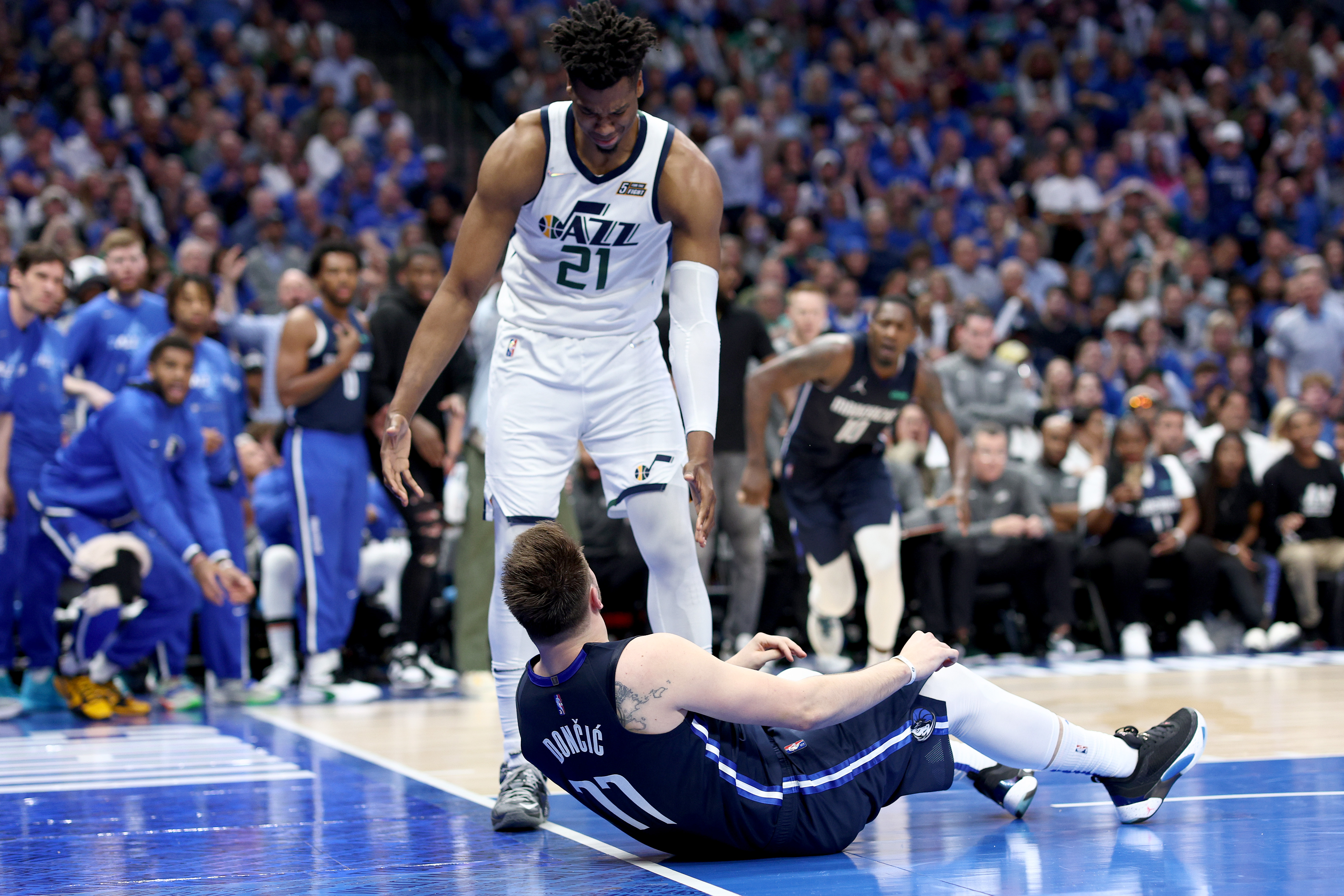 Dallas Cowboys: Mavs move tipoff time Sunday to avoid conflict