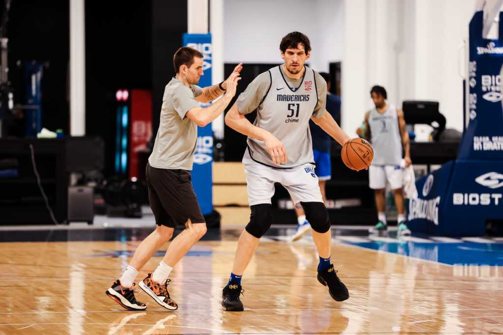 Dallas Mavericks land Boban Marjanovic on two-year $7 million deal