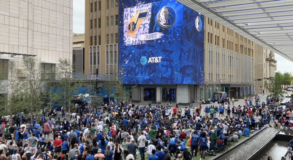 Thousands of Dallas Mavs fans pack AT&T Discovery Plaza for team watch party