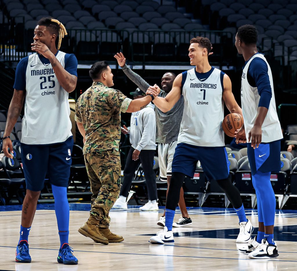 Mavs open practice to military, pack 1,200 meals for hungry kids