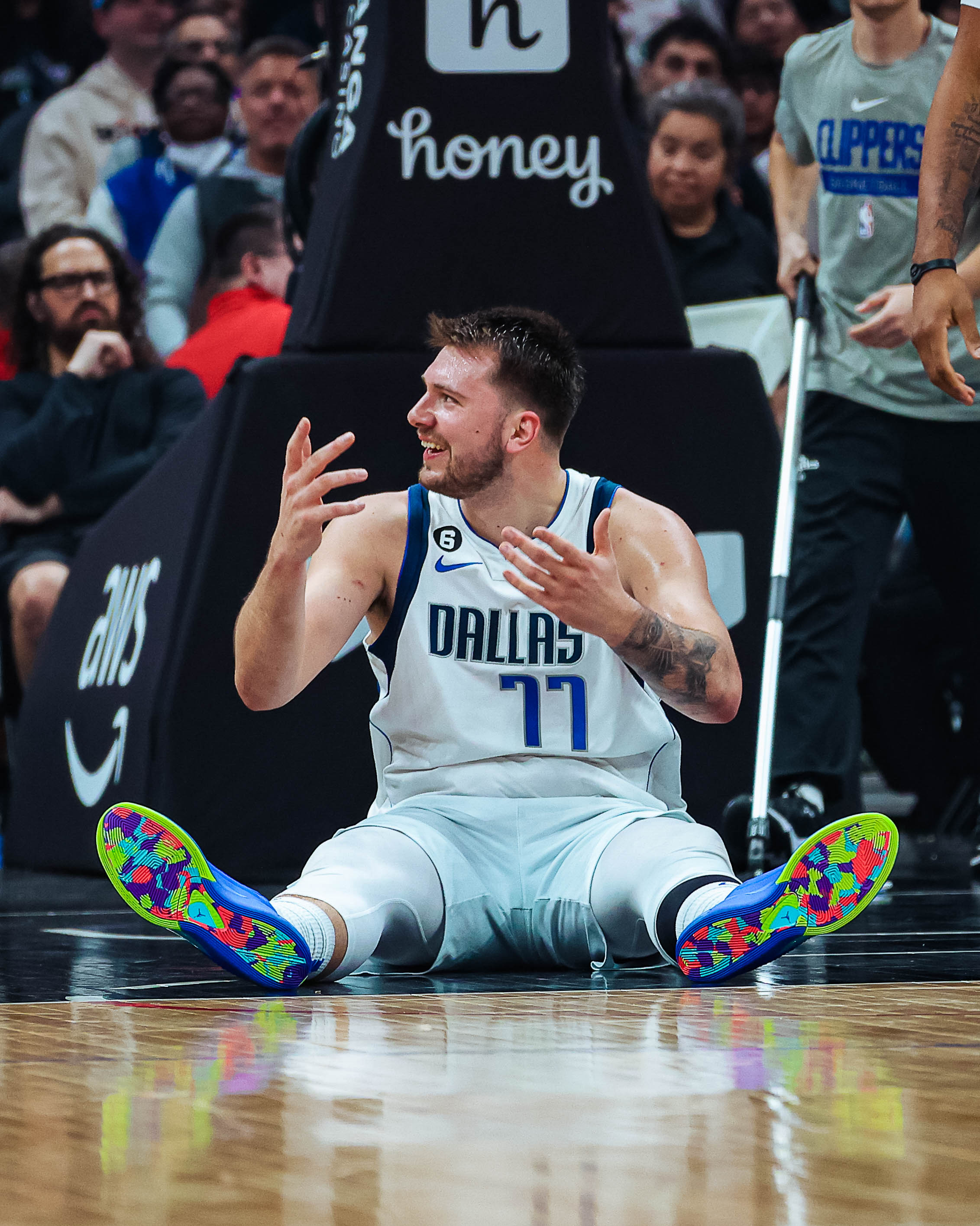 Doncic OK after fall, but Mavs fall to Clippers, 113-101 - The Official  Home of the Dallas Mavericks