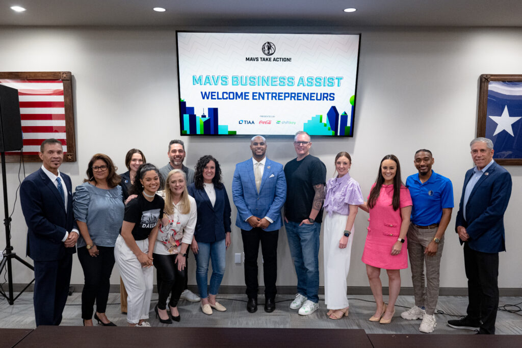 Dallas Mavericks: MAVS FIT clinic and shoe donation for students