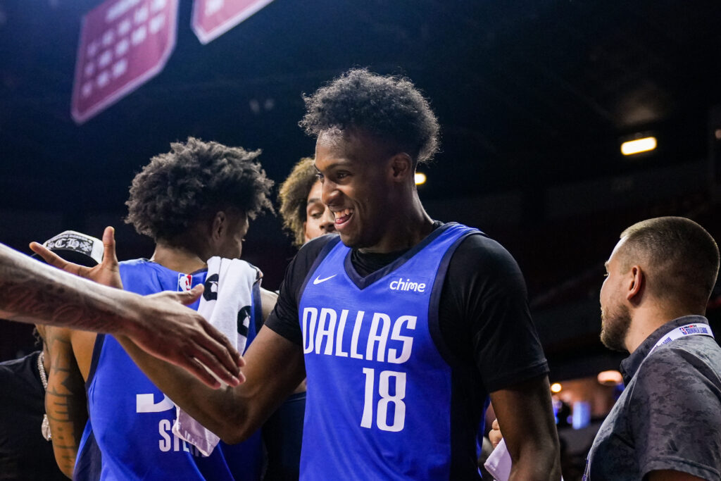Mavericks fill out training camp roster with five signees - The