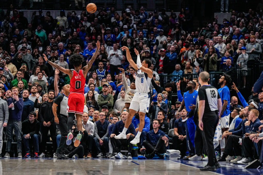 Williams scores 25 to lead Mavs to 114-105 win over Bulls - The