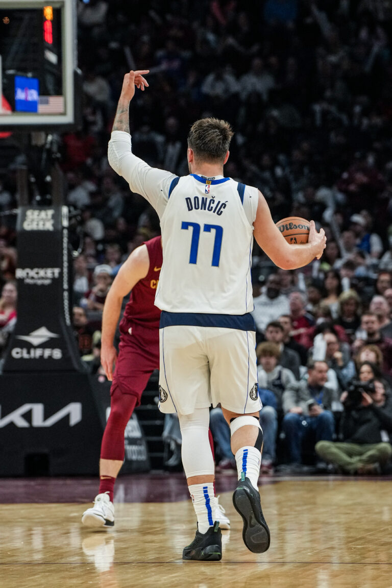 Cavs Stun Mavs With 59-foot Buzzer-beater, 121-119 - The Official Home ...