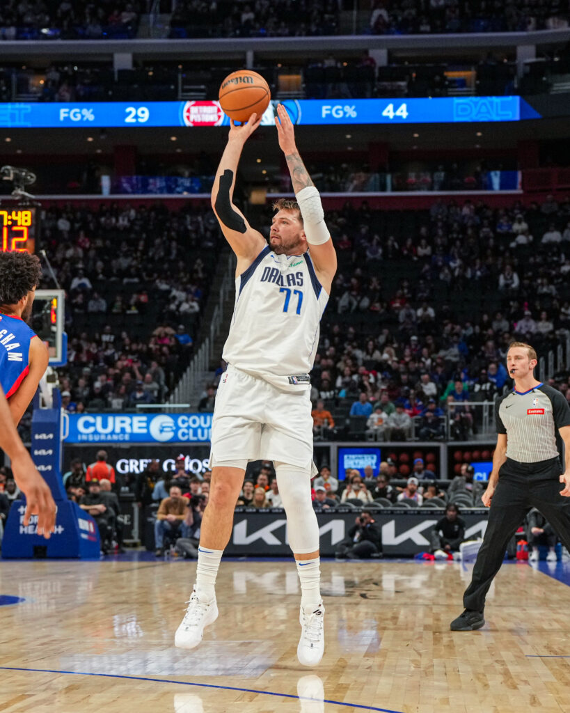 Dončić Nets Sixth Straight 30-point Triple-double As Mavs Beat Pistons ...