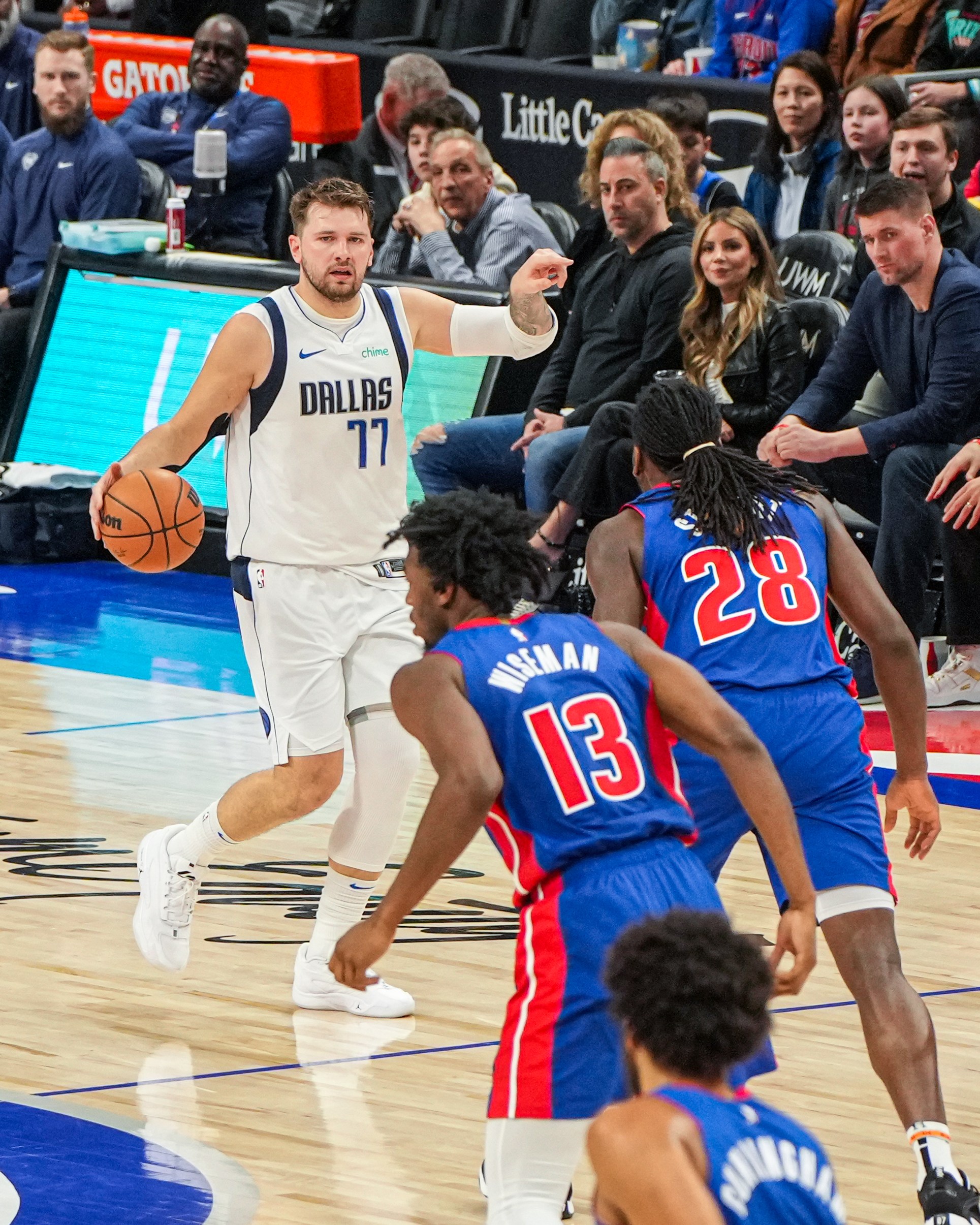 Don i nets sixth straight 30 point triple double as Mavs beat