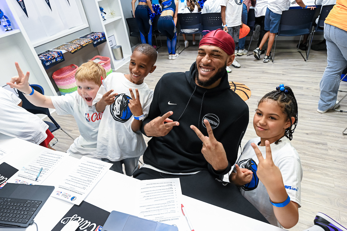 Mavs, NBA dedicate 'awesome' gym, learning facility in East Dallas ...