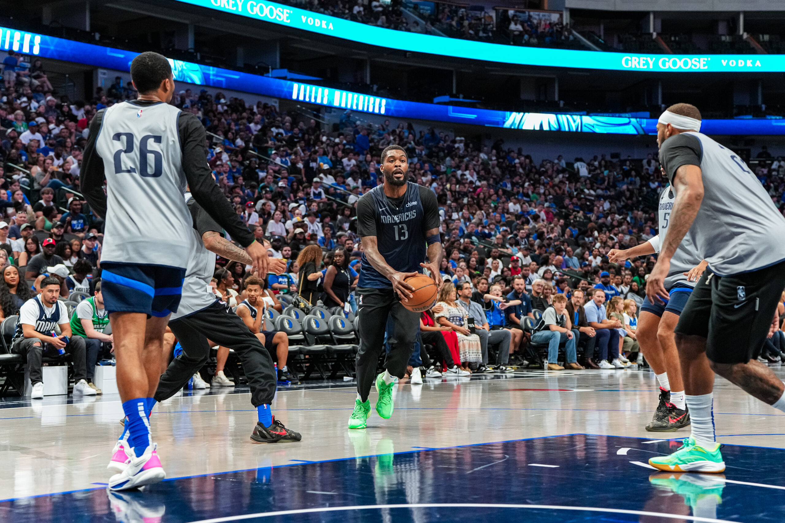 Lively, Marshall shine during rowdy, loud Fan Jam The Official Home